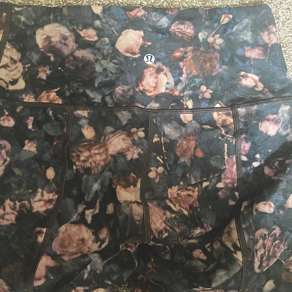 Lululemon cropped leggings size 8